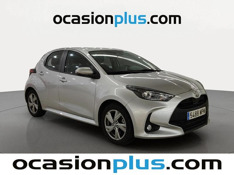 Usado Toyota Yaris Hybrid Active 116 CV (85 kW) 2024 Gris Berlina