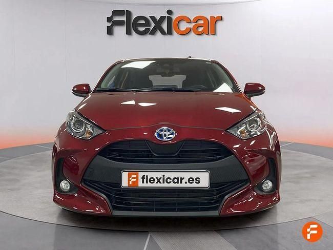 Usado Toyota Yaris Hybrid Active 116 CV (85 kW) 2021 Rojo Berlina