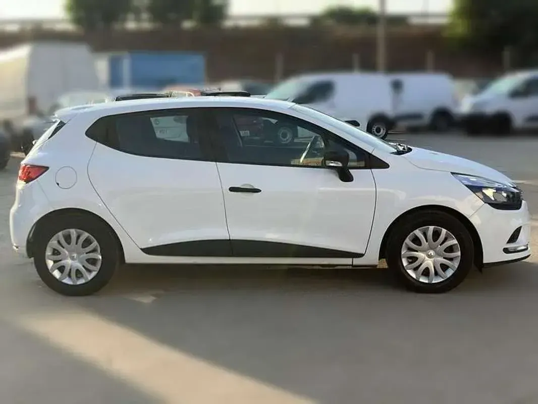 Usado Renault Clio Business 75 CV (55 kW) 2019 Blanco Utilitario