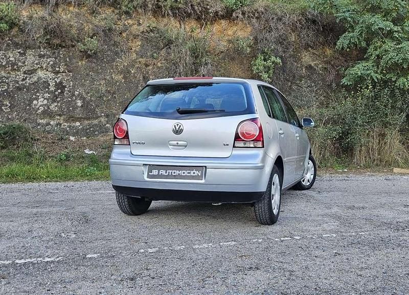 Usado VW Polo Edition 80 CV (58 kW) 2007 Gris Utilitario