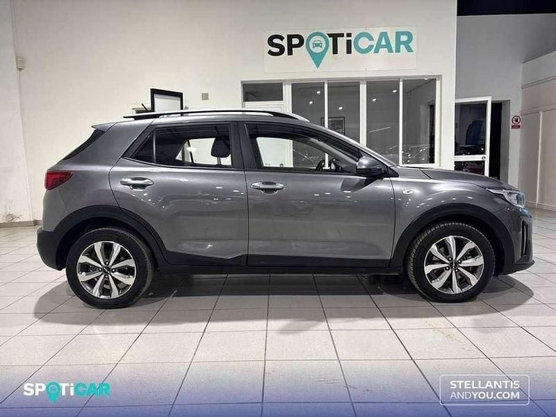 Usado Kia Stonic 84 CV (61 kW) 2025 Gris SUV