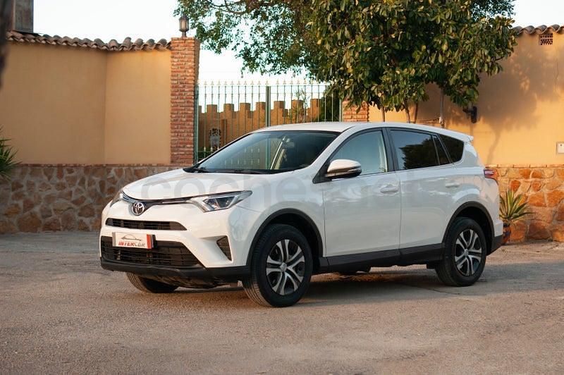 Begagnad Toyota RAV4 Advance 143 HK (105 kW) 2017 Vit SUV