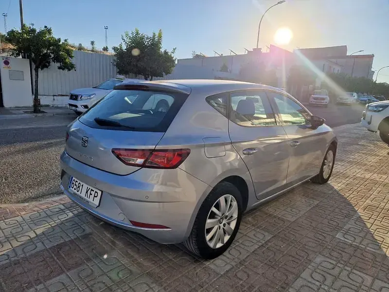 Usado Seat Leon Style 115 CV (84 kW) 2017 Gris / plata Berlina