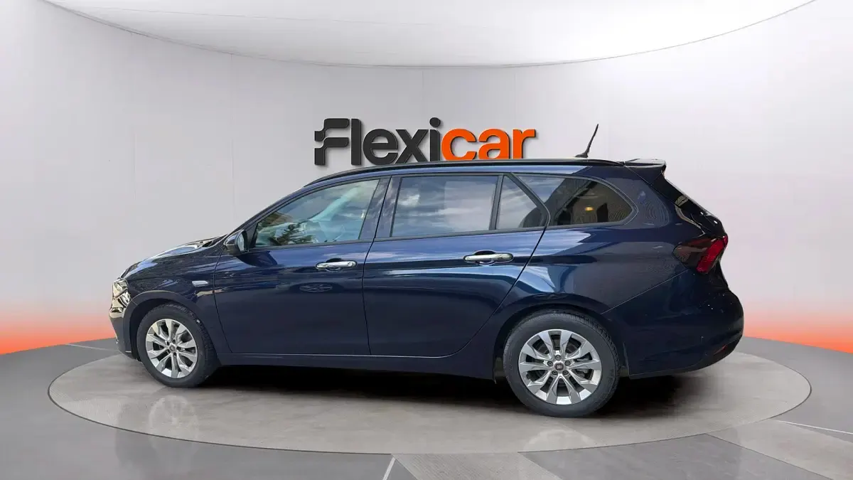 Usado Fiat Tipo Easy 120 CV (88 kW) 2019 Negro Familiar
