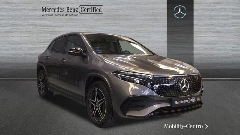 Usado Mercedes EQA250+ AMG line 139 kW (190 CV) 2024 Mountaingrau  met. SUV