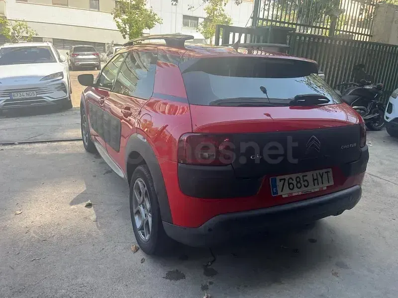 Usado Citroën C4 Feel 82 CV (60 kW) 2014 Rojo Berlina