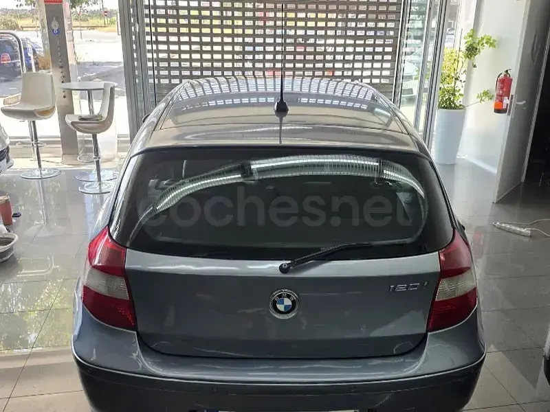 Usado BMW 120 150 CV (110 kW) 2005 Azul Utilitario