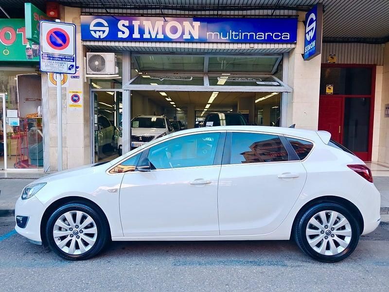 Usado Opel Astra Business 110 CV (80 kW) 2013 Blanco Berlina
