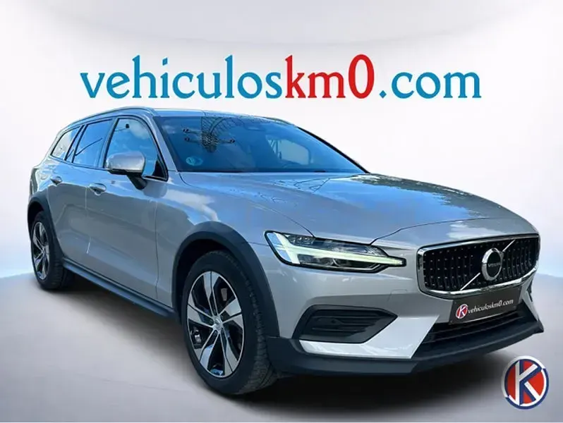 Usado Volvo V60 CC Core 197 CV (144 kW) 2022 Gris / plata Familiar