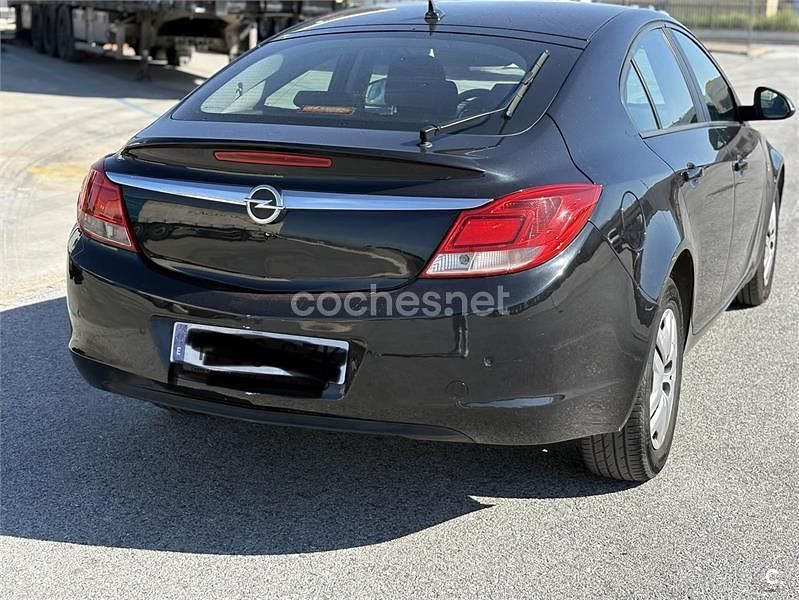 Usado Opel Insignia Edition 110 CV (80 kW) 2010 Negro Berlina
