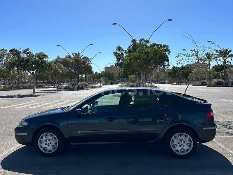 Usado Renault Laguna II Expression 120 CV (88 kW) 2005 Verde Berlina