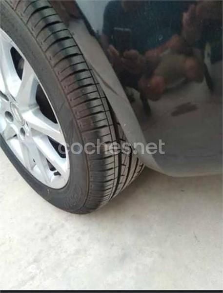 Usado Seat Leon Ecomotive 105 CV (77 kW) 2010 Negro Utilitario