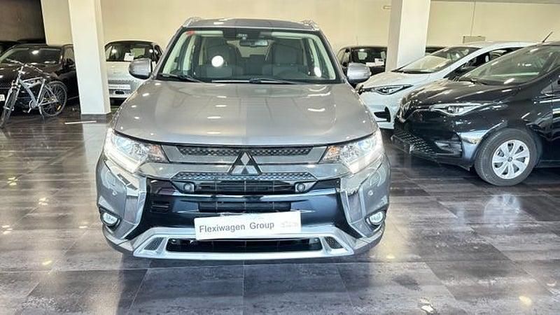 Usado Mitsubishi Outlander P-HEV Motion 224 CV (164 kW) 2020 Gris / plata SUV