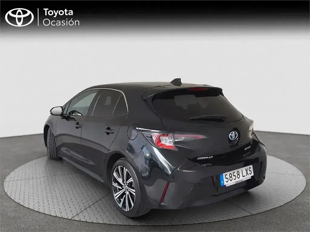 Usado Toyota Corolla Style 122 CV (89 kW) 2022 Negro Monovolumen