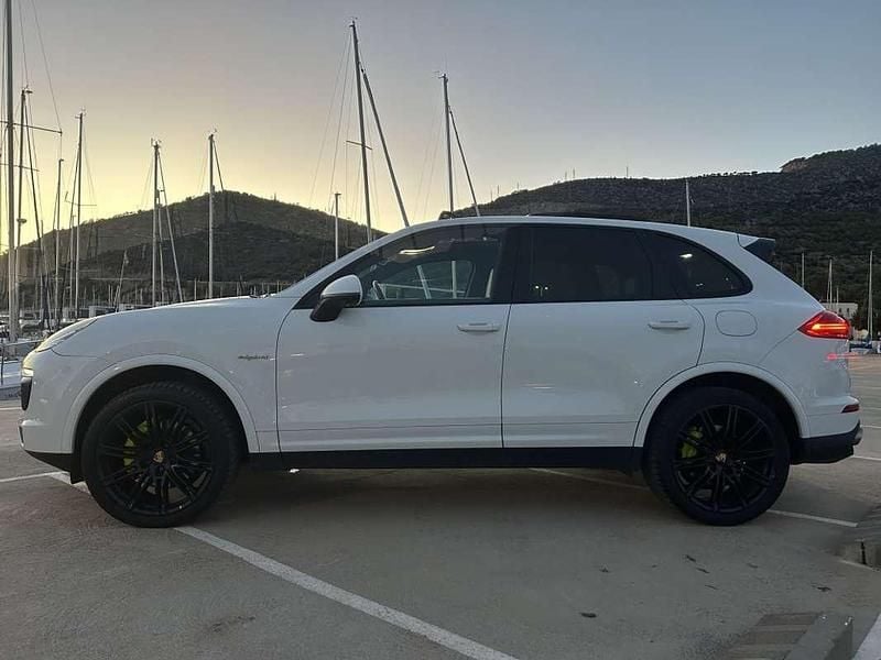 Usado Porsche Cayenne S E-Hybrid Platinum Edition 416 CV (305 kW) 2017 Blanco SUV