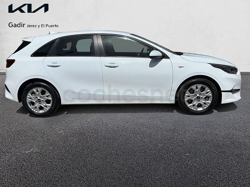 Usado Kia Ceed 100 CV (73 kW) 2023 Blanco Utilitario