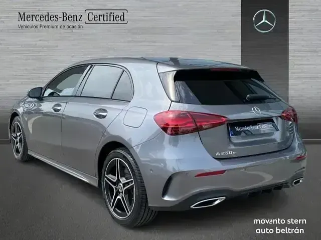 Usado Mercedes A250 Advanced 218 CV (160 kW) 2025 Gris / plata Berlina