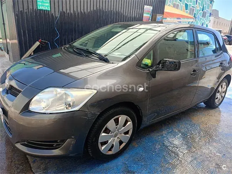 Usado Toyota Auris 97 CV (71 kW) 2007 Gris / plata Utilitario