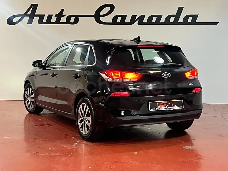 Usado Hyundai i30 120 CV (88 kW) 2017 Negro Berlina