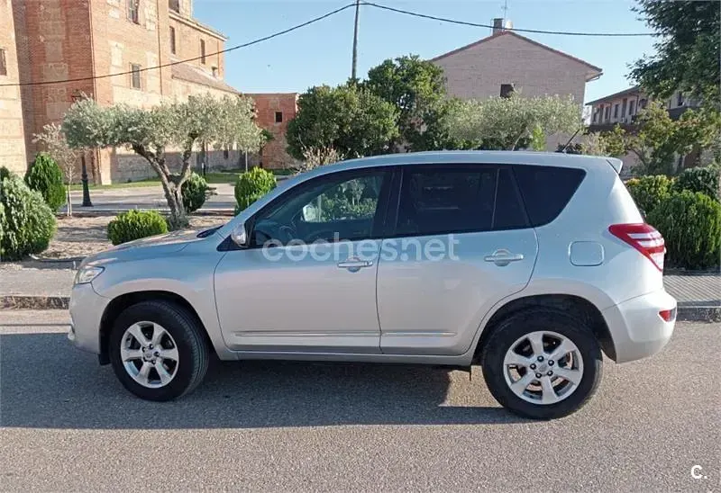 Usado Toyota RAV4 Advance 150 CV (110 kW) 2010 Gris / plata SUV