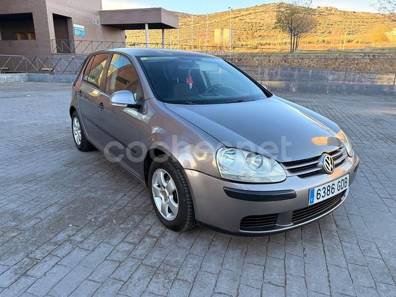 Beige Usado 2008 VW Golf Highline Berlina | 3500 € (Buen precio) - Imagen 1/4