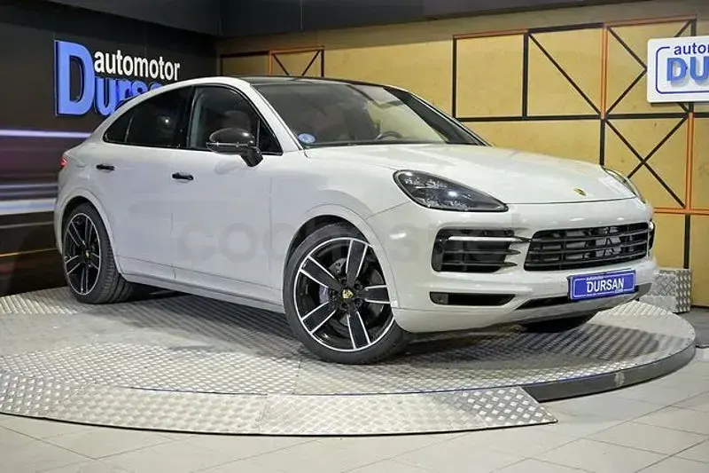 Usado Porsche Cayenne 462 CV (339 kW) 2021 Gris / plata SUV