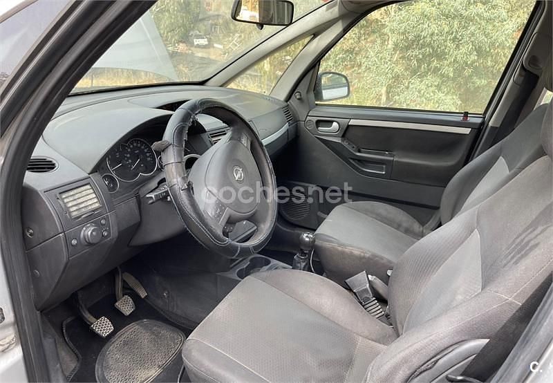 Usado Opel Meriva Enjoy 100 CV (73 kW) 2005 Gris / plata Monovolumen