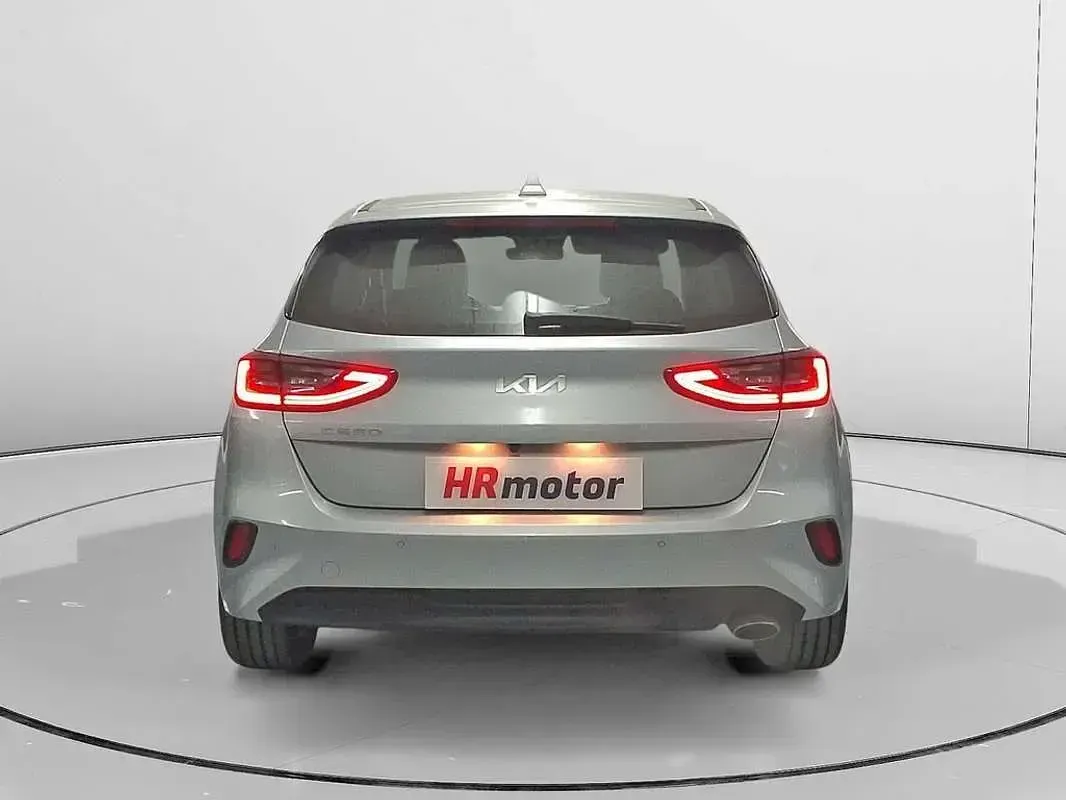 Usado Kia Ceed 101 CV (74 kW) 2023 Gris Utilitario