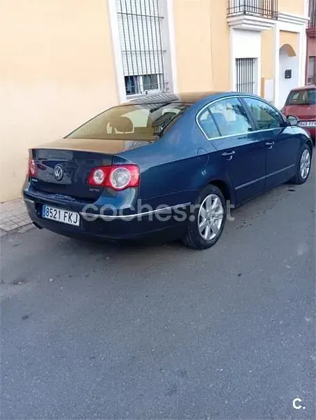 Usado VW Passat Highline 170 CV (125 kW) 2007 Azul Berlina