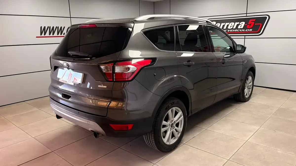 Usado Ford Kuga Business Edition 150 CV (110 kW) 2017 Negro SUV
