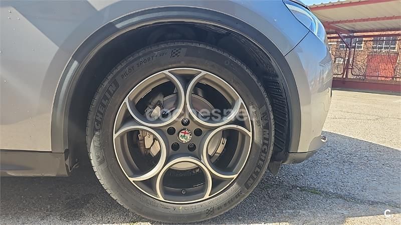 Usado Alfa Romeo Stelvio Super 180 CV (132 kW) 2017 Gris / plata SUV