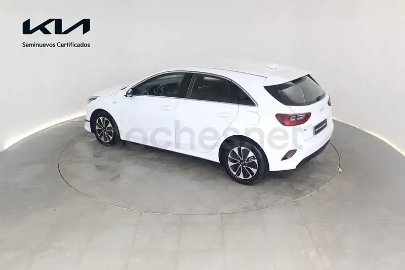 Usado Kia Ceed 100 CV (73 kW) 2025 Blanco Utilitario
