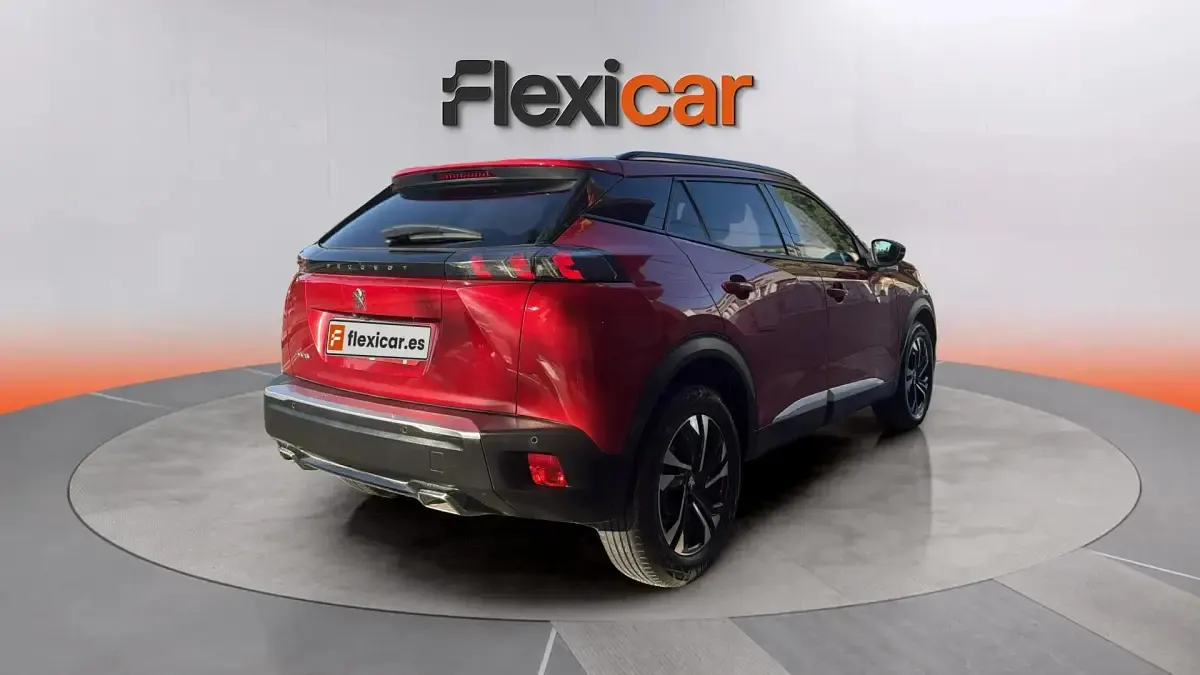 Usado Peugeot 2008 Allure 130 CV (95 kW) 2023 Granate SUV