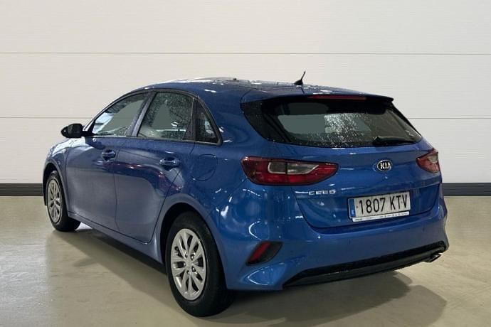 Usado Kia Ceed 101 CV (74 kW) 2019 Azul Utilitario