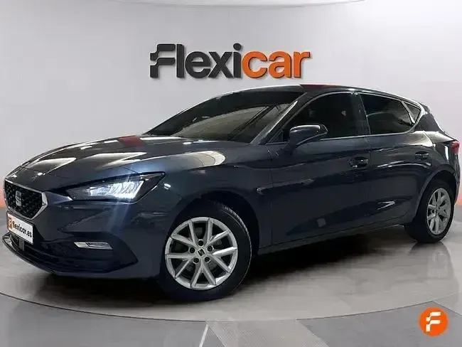 Usado Seat Leon Style 130 CV (95 kW) 2023 Gris Berlina