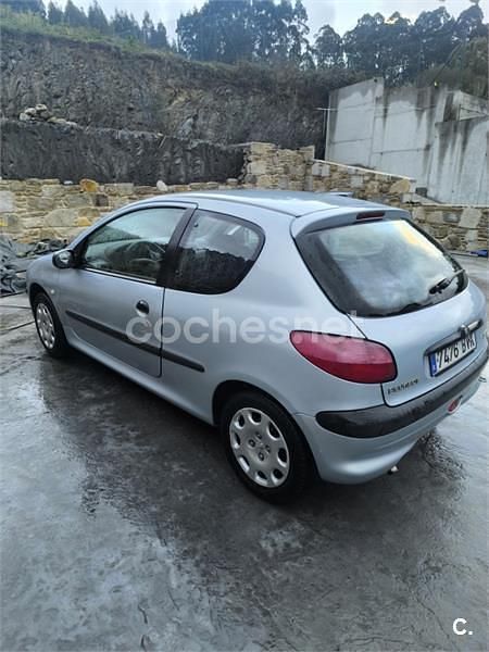 Gris / plata Usado 2002 Peugeot 206 Berlina | 2300 € - Imagen 1/4