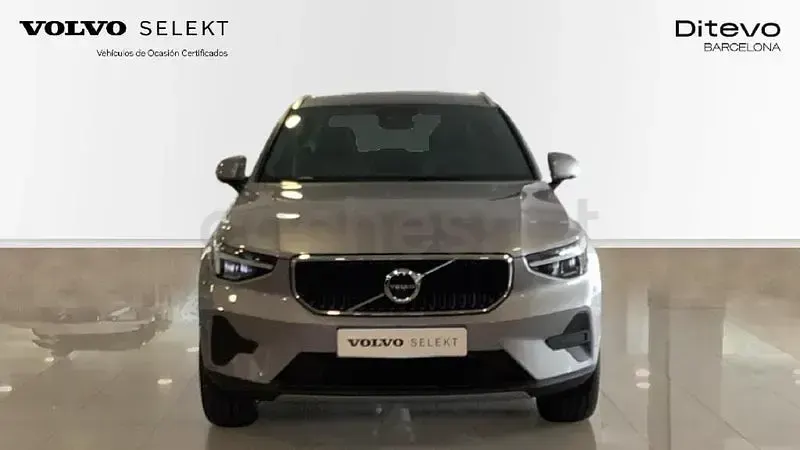 Usado Volvo XC40 Plus 163 CV (119 kW) 2024 Gris / plata SUV