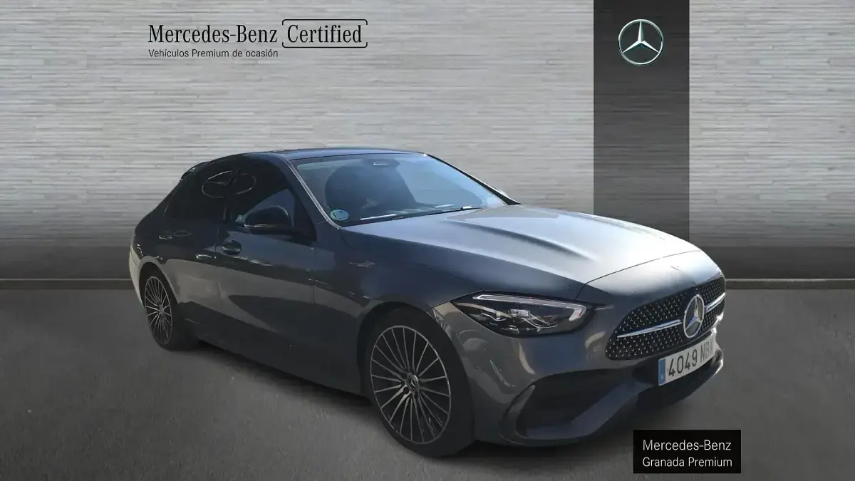 Usado Mercedes C220 AMG line 200 CV (147 kW) 2025 Gris selenita Berlina