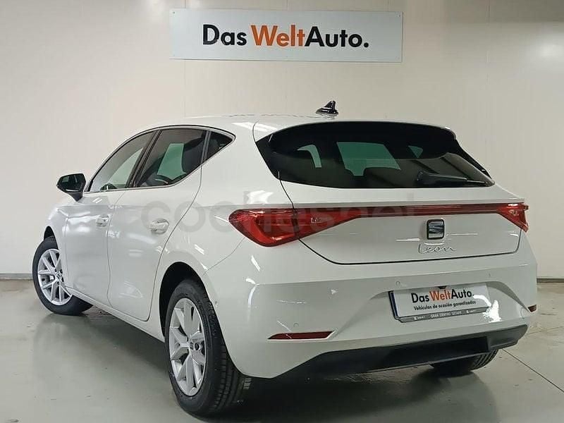 Usado Seat Leon Style 116 CV (85 kW) 2025 Blanco Berlina