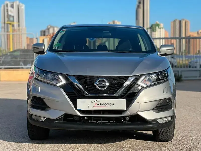 Usado Nissan Qashqai Acenta 131 CV (96 kW) 2020 Gris / plata SUV