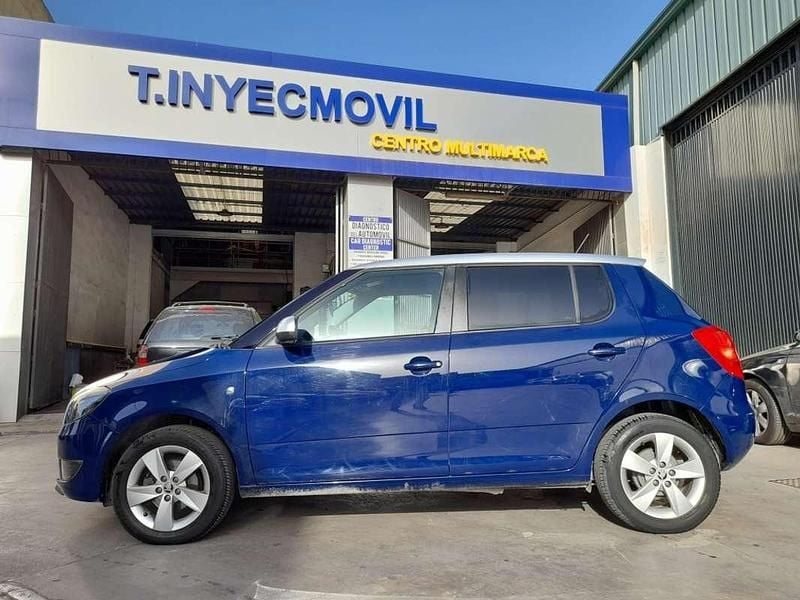 Usado Skoda Fabia 69 CV (50 kW) 2014 Azul Utilitario