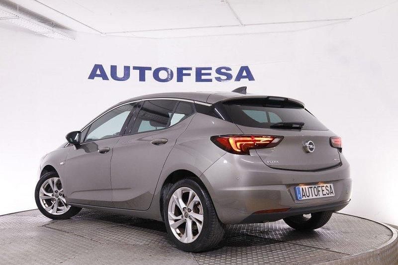 Usado Opel Astra Dynamic 150 CV (110 kW) 2016 Marron Utilitario