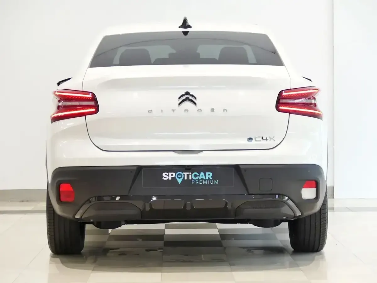 Brugt Citroën e-C4 Shine 100 kW (136 HK) 2022 Hvid Sedan