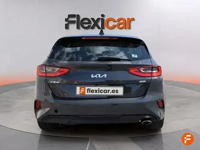 Usado Kia Ceed 136 CV (100 kW) 2023 Azul Utilitario