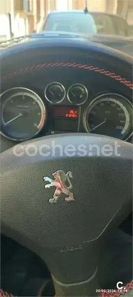 Usado Peugeot 308 90 CV (66 kW) 2008 Beige Berlina