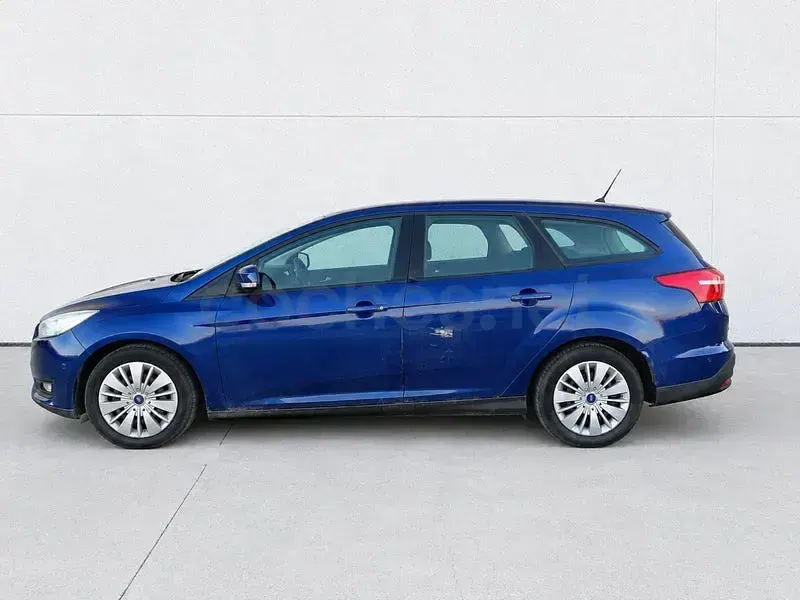 Usado Ford Focus Trend 120 CV (88 kW) 2018 Azul Familiar