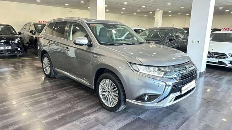Gris Usado 2020 Mitsubishi Outlander P-HEV SUV | 17.990 € (Precio justo) - Imagen 1/4