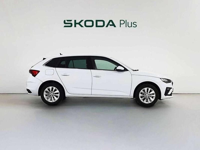 Usado Skoda Scala Selection 116 CV (85 kW) 2024 Blanco Utilitario