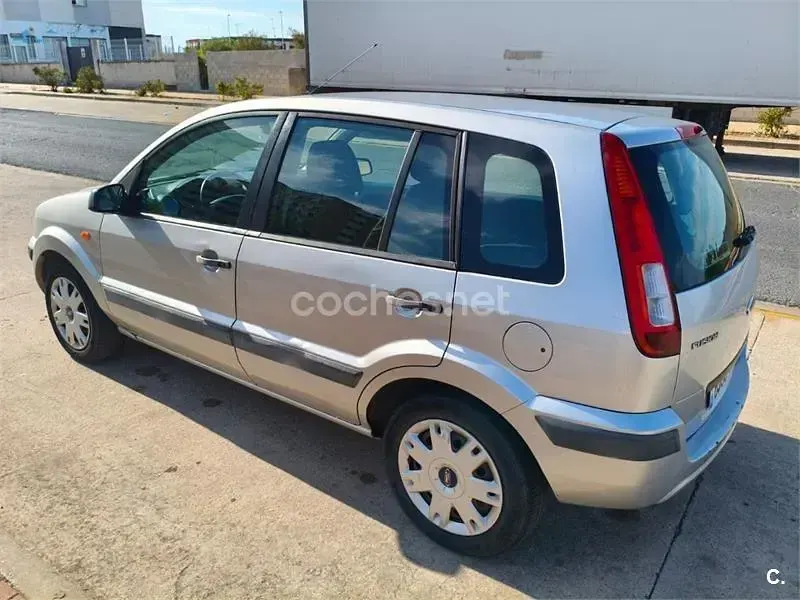Usado Ford Fusion Trend 80 CV (58 kW) 2006 Gris / plata Utilitario