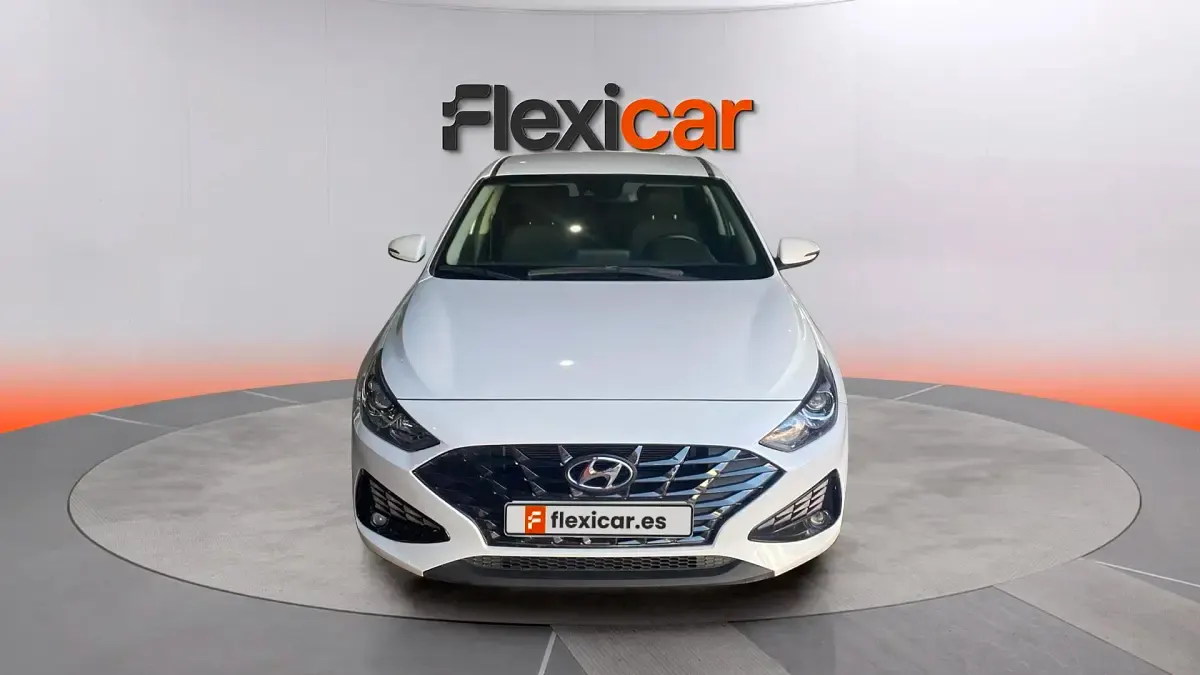 Usado Hyundai i30 120 CV (88 kW) 2022 Verde Berlina